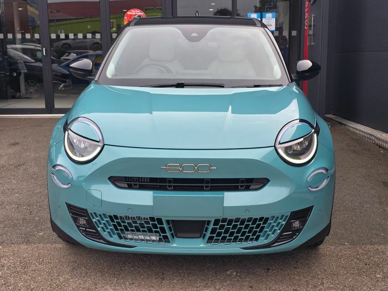Fiat 600e 115Kw La Prima 54Kwh  Black #2