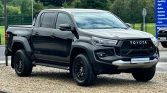 Toyota HILUX Pickup Black #3