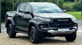 Toyota HILUX Pickup Black #2