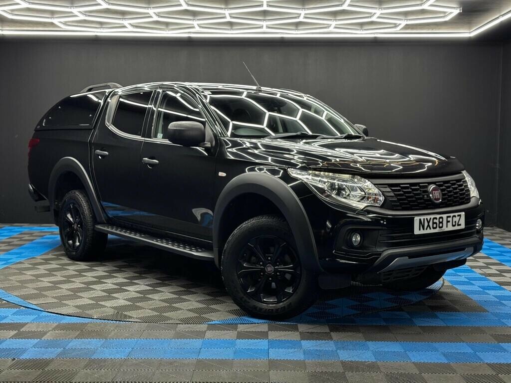Fiat Fullback 2.4 Fullback Cross Double Cab 2.4 180 Hp 5Spd Black