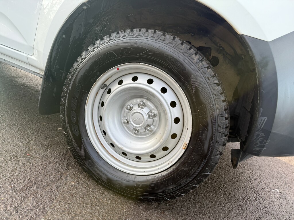 Isuzu D-Max Utility Dcb 4X4 Eu6 BX23UVV White #4