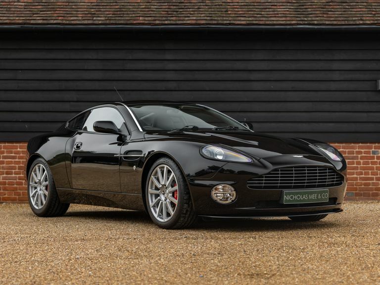 Aston Martin Vanquish 6.0 V12 Coupe T-tronicii Euro 5 565 Bh Black #1