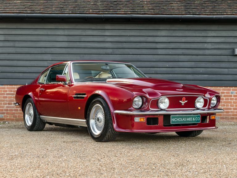 Aston Martin V8 X-pack - 5 Speed Red