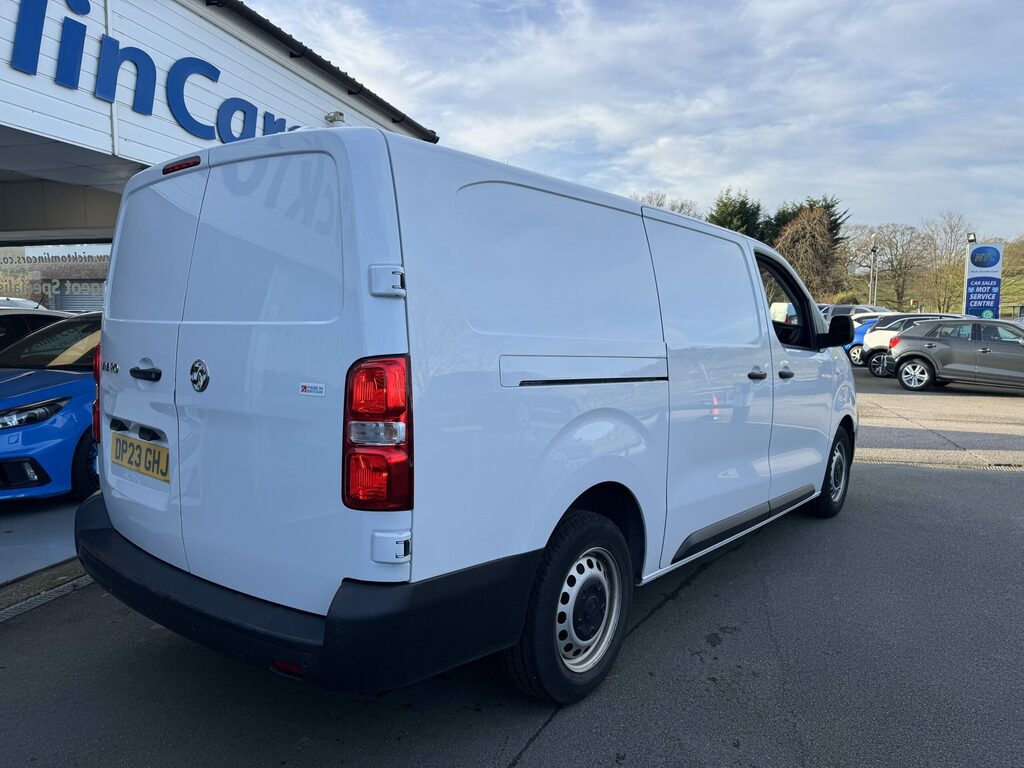 Vauxhall Vivaro Diesel DP23GHJ White #5