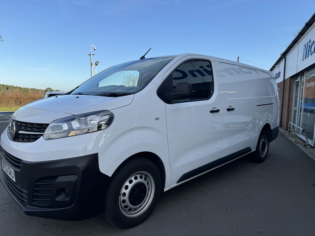 Vauxhall Vivaro Diesel DP23GHJ White #3