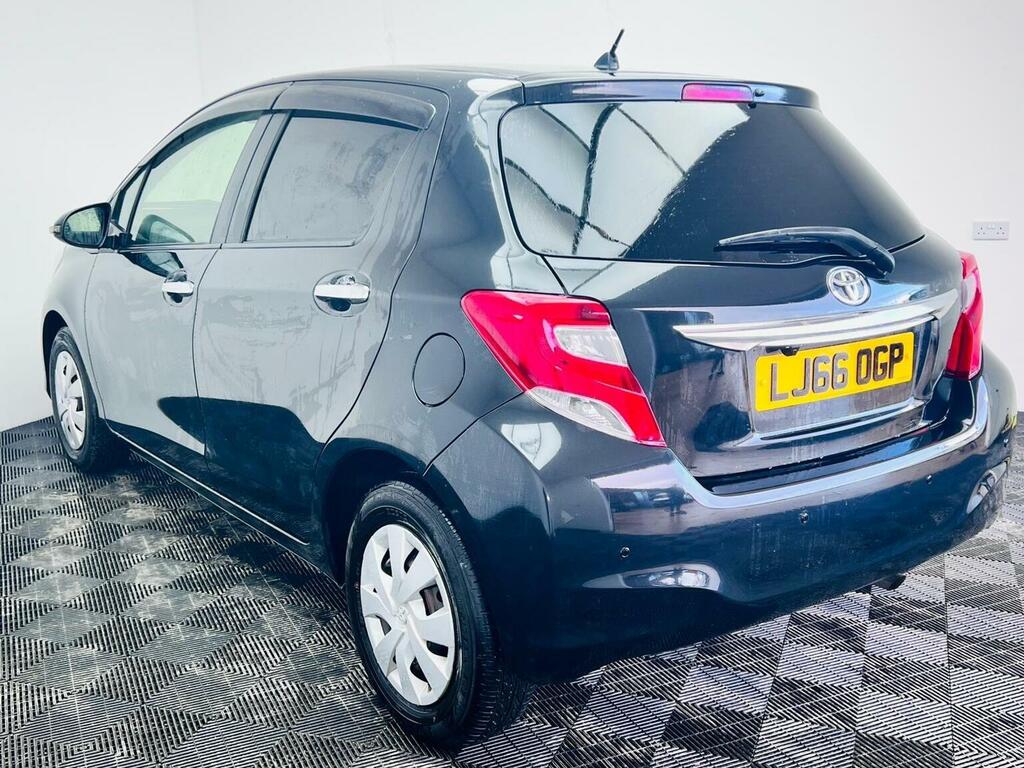 Toyota Yaris 1.33 Dual Vvt-i Icon Multidrive S Euro 6 2016 LJ66OGP Black #4
