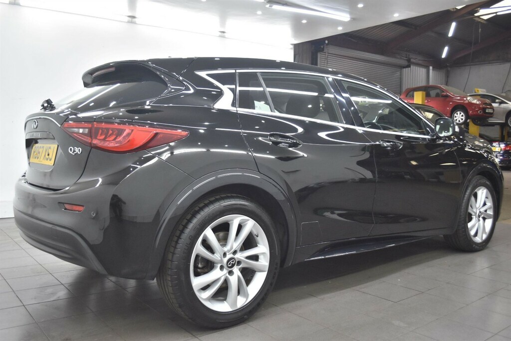 Infiniti Q30 1.5D Business Executive Dct Euro 6 Ss Black #2