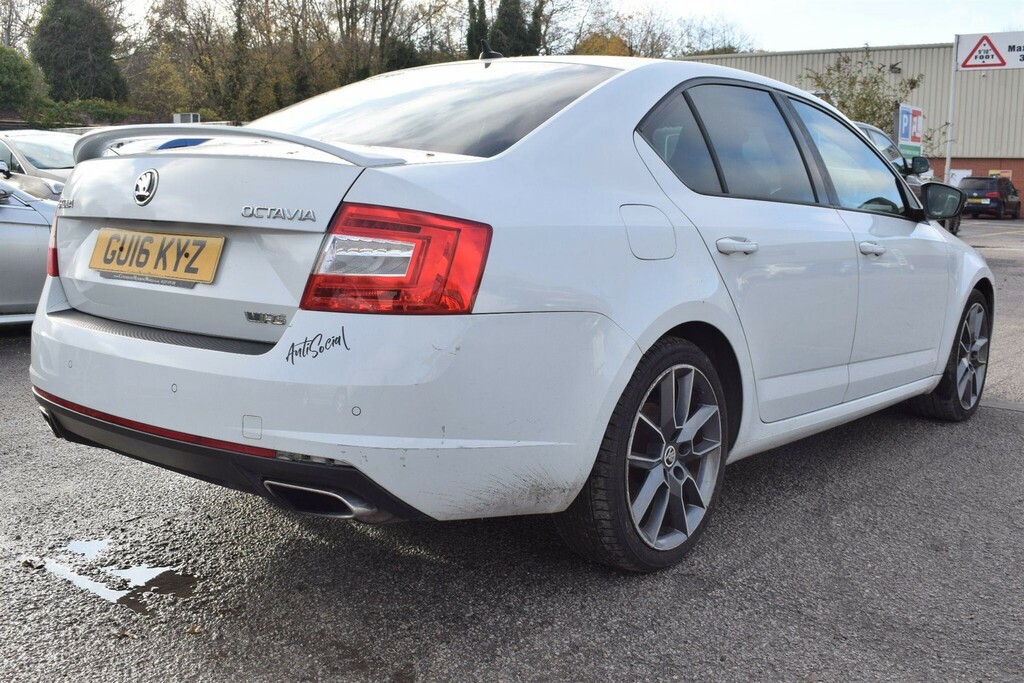 Skoda Octavia 2.0 Tfsi Vrs Euro 6 Ss Snav White #2