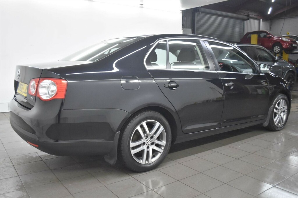 Volkswagen Jetta 1.6 Tdi Se Euro 5 Black #2
