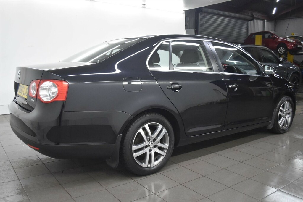 Volkswagen Jetta 2.0Tdi Se Grey #8