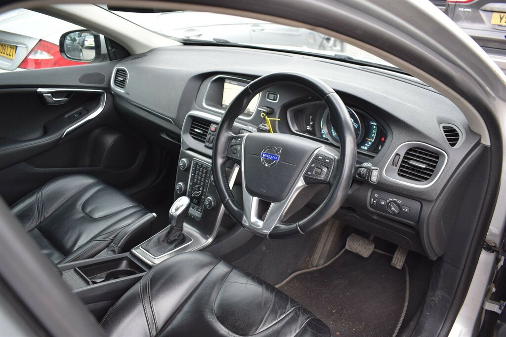 Volvo V40 2.0 D3 Se Lux Nav Geartronic Euro 5 Ss Silver #3