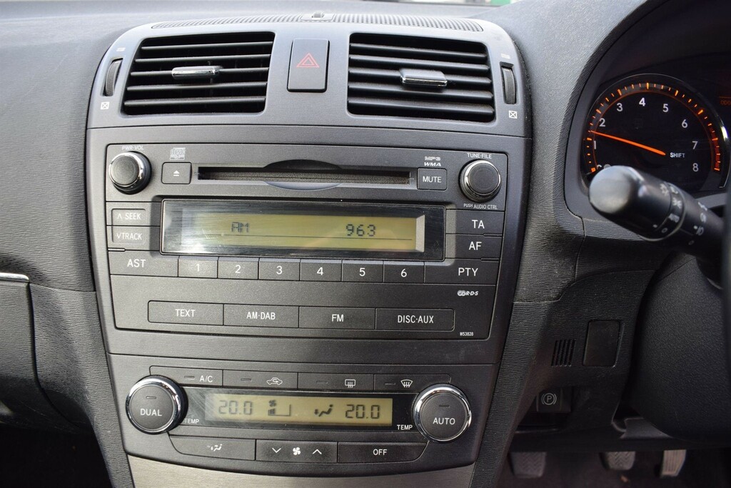 Toyota Avensis 1.8 V-matic Tr Euro 4 White #4
