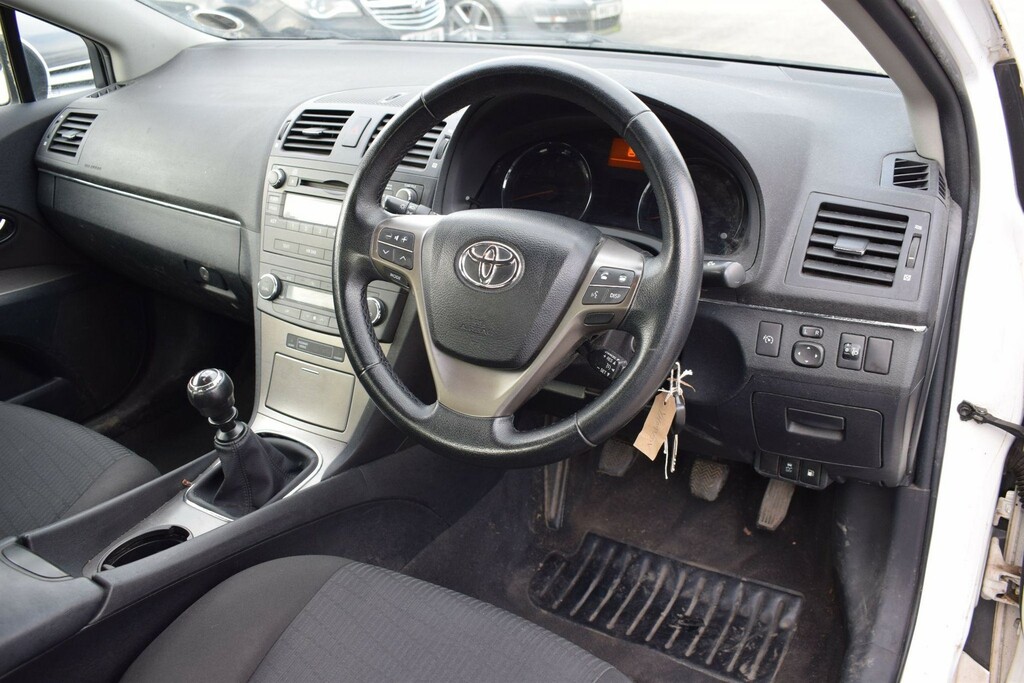Toyota Avensis 1.8 V-matic Tr Euro 4 White #3