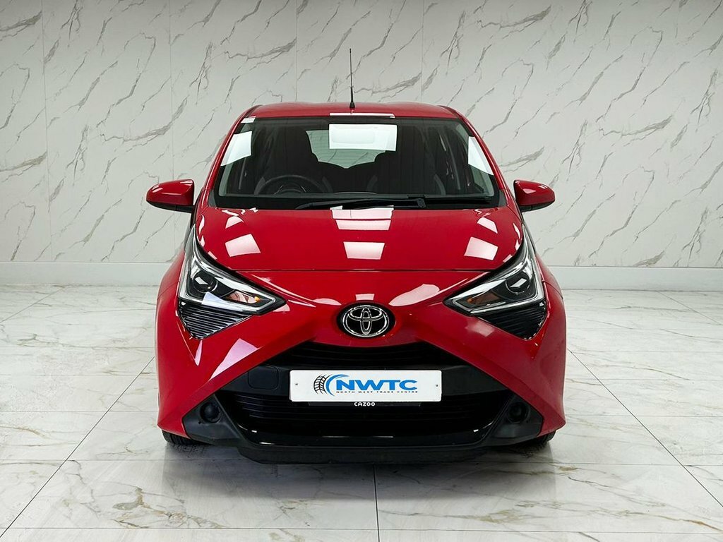 Toyota Aygo 1L X-play DV19BTU Red #3