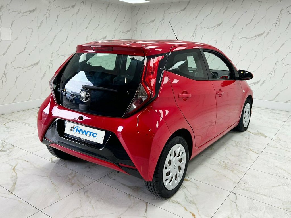 Toyota Aygo 1L X-play DV19BTU Red #6
