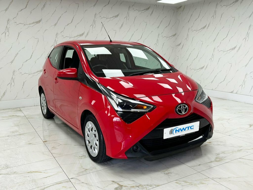 Toyota Aygo 1L X-play DV19BTU Red #2