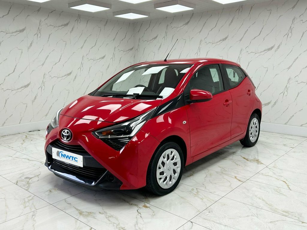Toyota Aygo 1L X-play DV19BTU Red #4