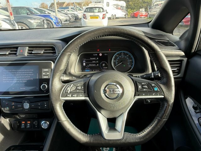 Nissan Leaf Tekna Hatchback CV69FNJ Red #6