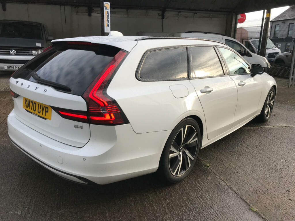 Volvo V90 2.0 B4p R Design KM70UYP White #3