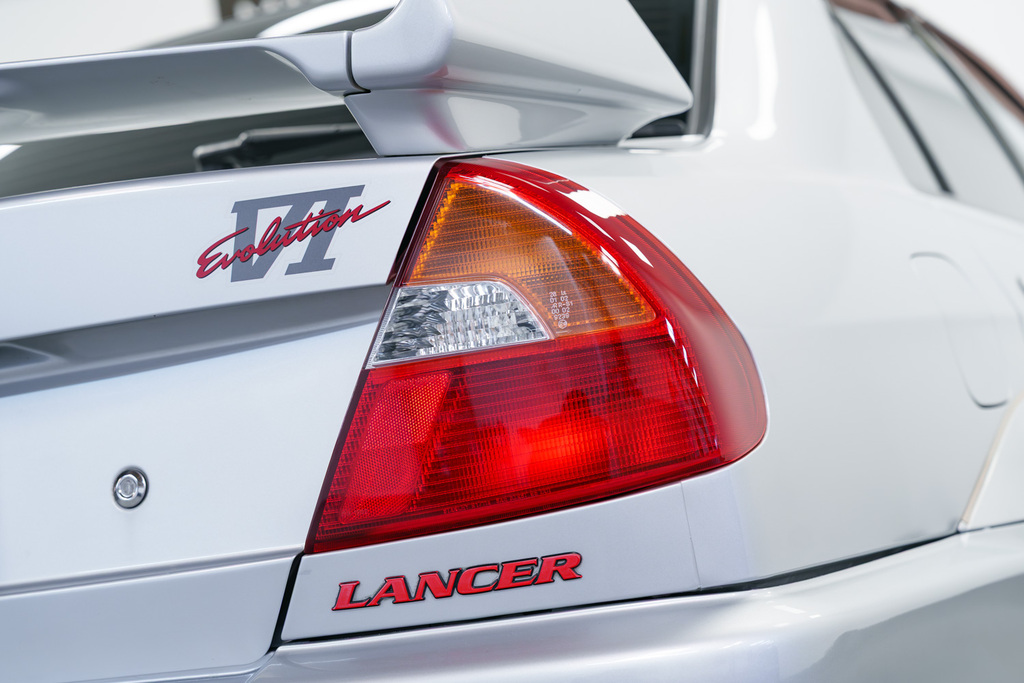 Mitsubishi Lancer Saloon White #14