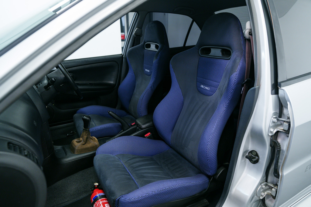 Mitsubishi Lancer Saloon White #53