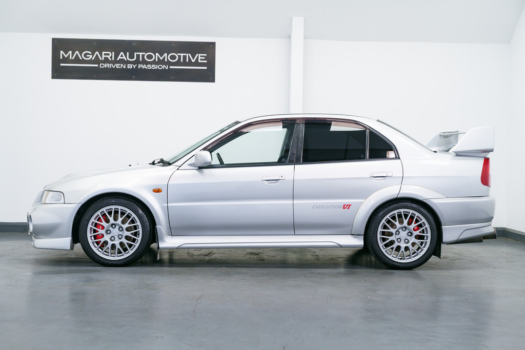 Mitsubishi Lancer Saloon White #19