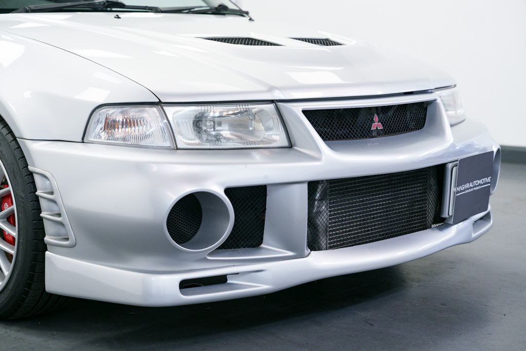 Mitsubishi Lancer Saloon White #10
