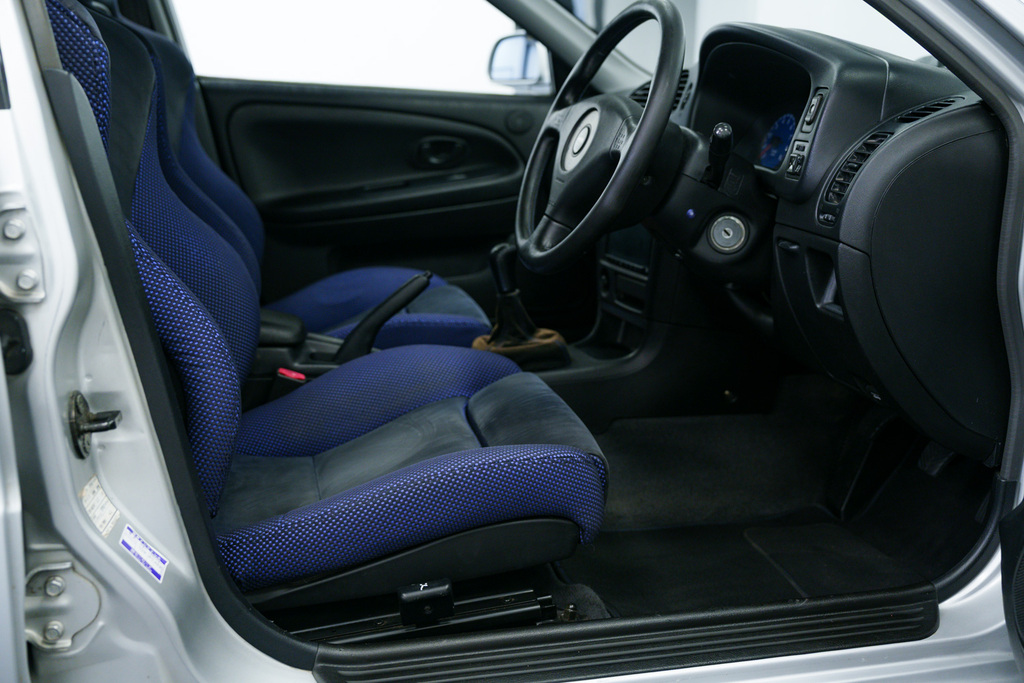 Mitsubishi Lancer Saloon White #38