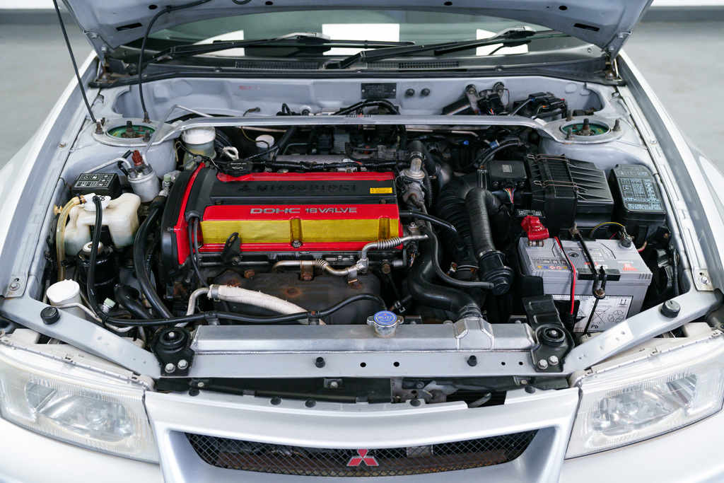 Mitsubishi Lancer Saloon White #64