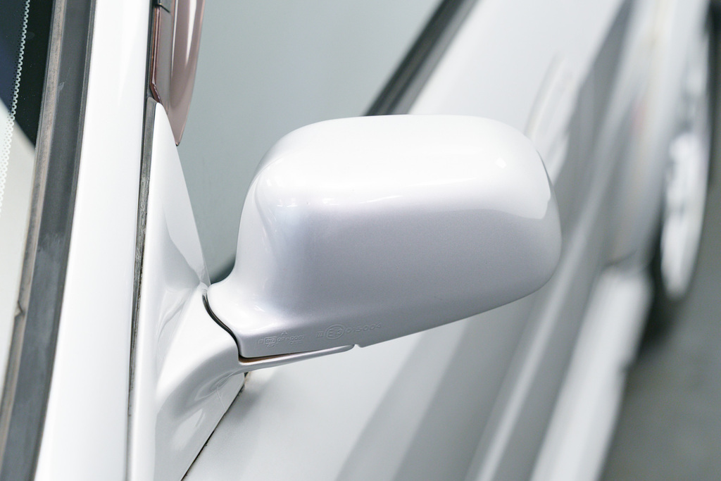 Mitsubishi Lancer Saloon White #23