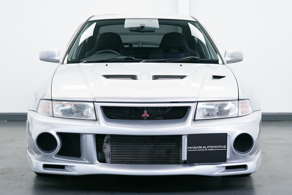 Mitsubishi Lancer Saloon White #7