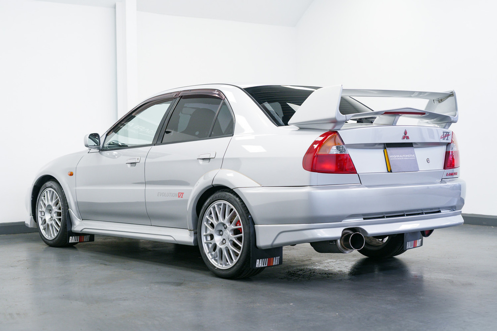 Mitsubishi Lancer Saloon White #17