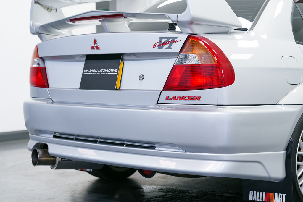 Mitsubishi Lancer Saloon White #12