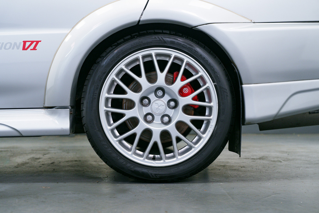 Mitsubishi Lancer Saloon White #30