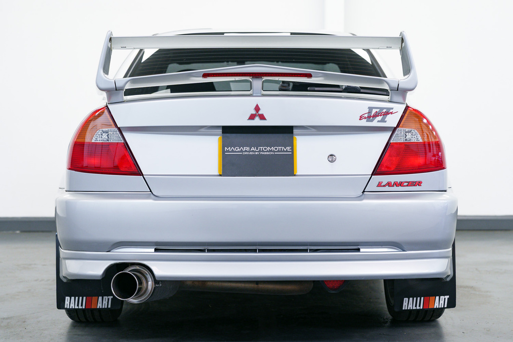 Mitsubishi Lancer Saloon White #15
