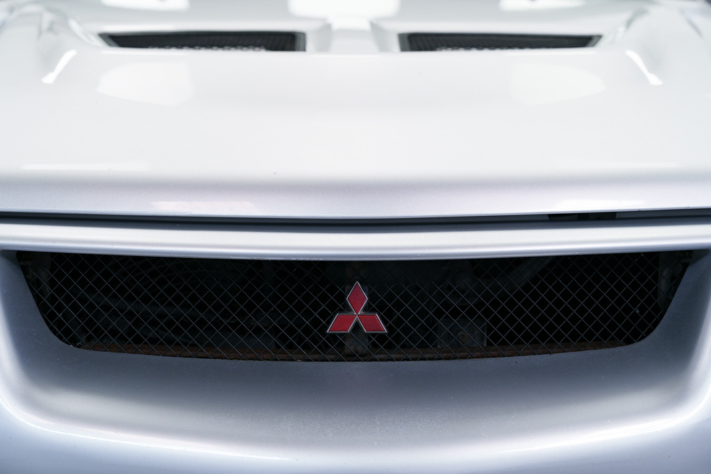 Mitsubishi Lancer Saloon White #8