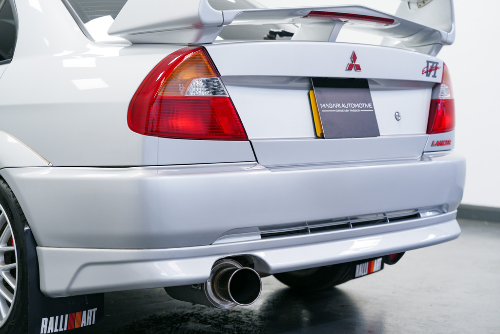 Mitsubishi Lancer Saloon White #18