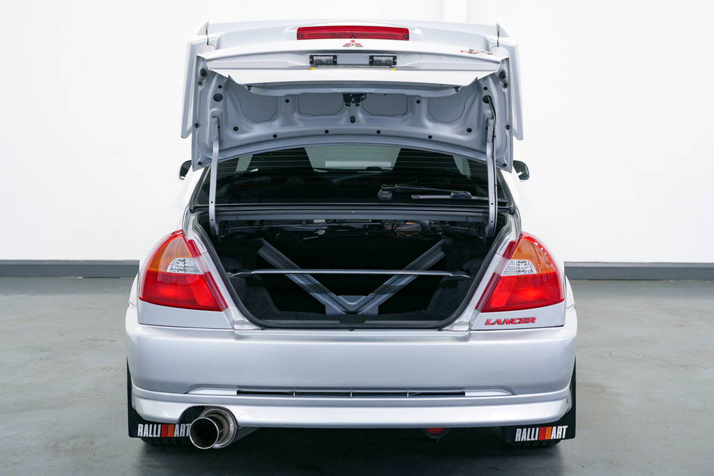 Mitsubishi Lancer Saloon White #61