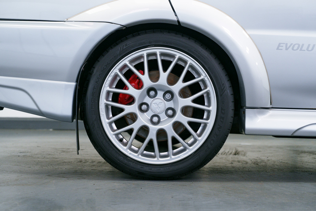 Mitsubishi Lancer Saloon White #32