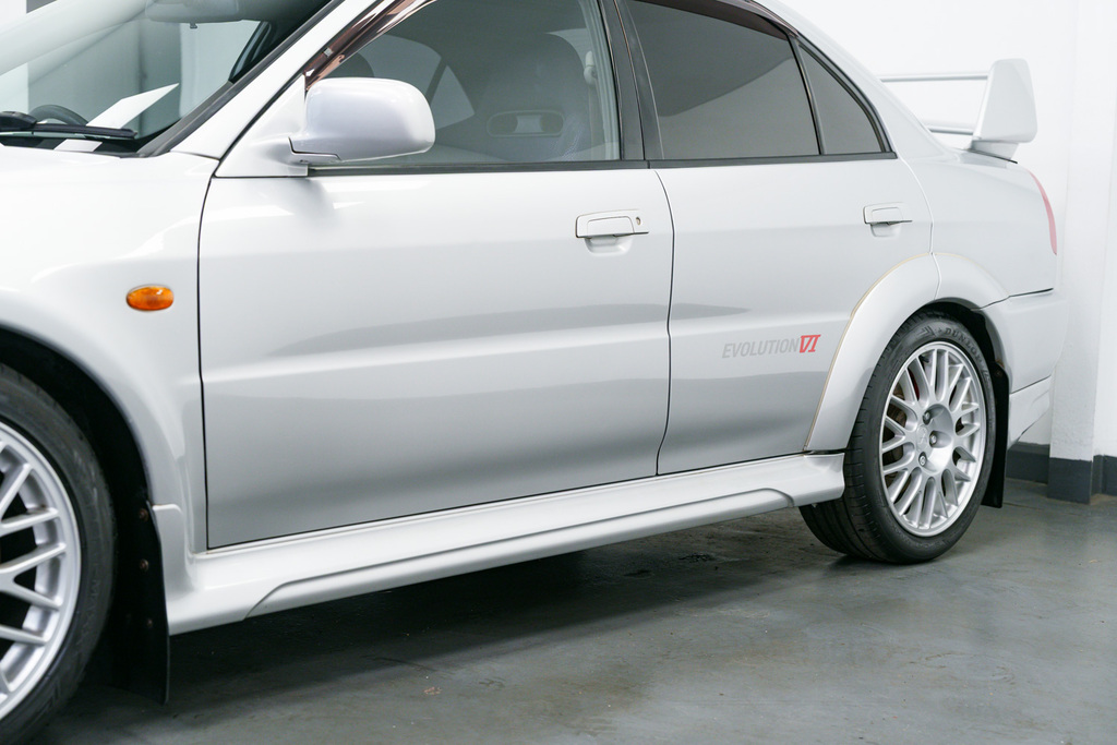 Mitsubishi Lancer Saloon White #22
