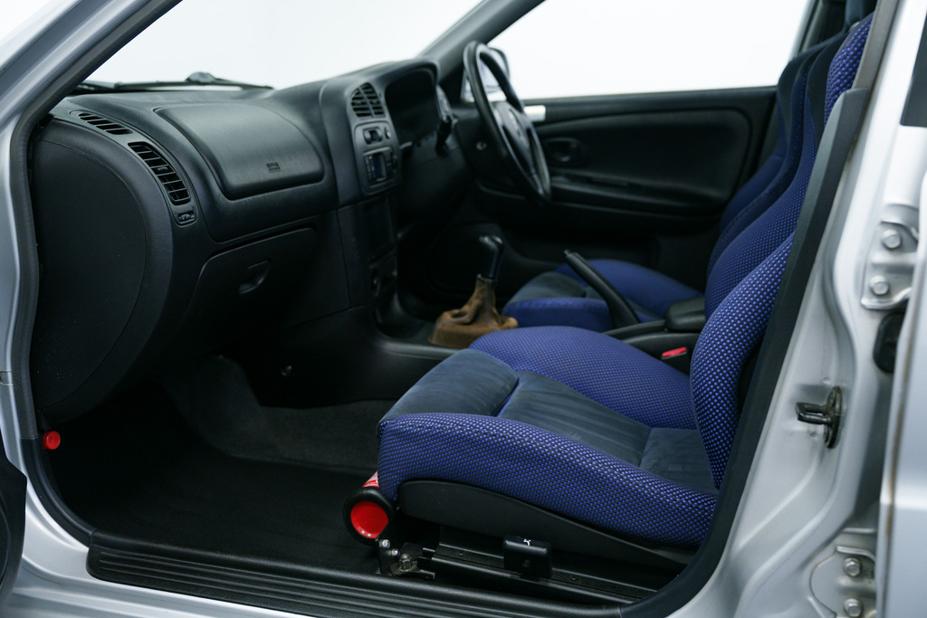 Mitsubishi Lancer Saloon White #46