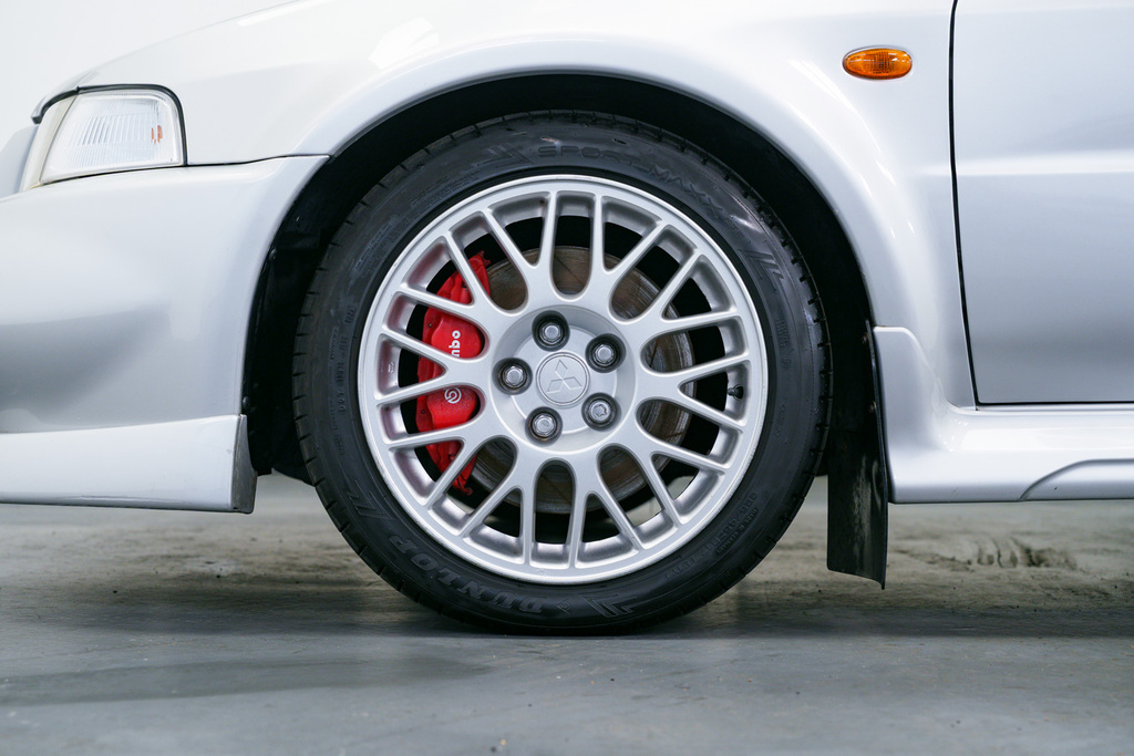 Mitsubishi Lancer Saloon White #28