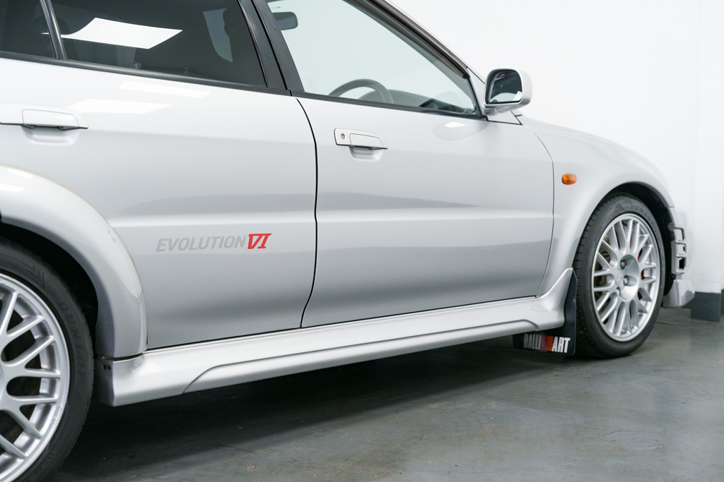 Mitsubishi Lancer Saloon White #27