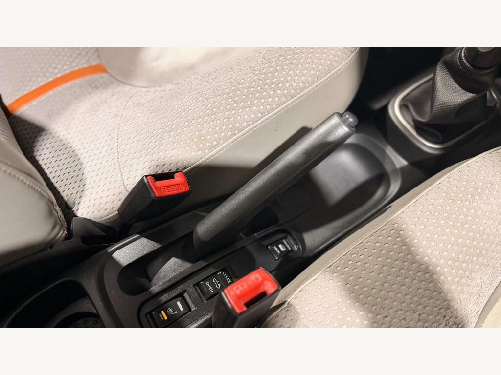Nissan MICRA C+C 1.6 16V Acenta Red #38