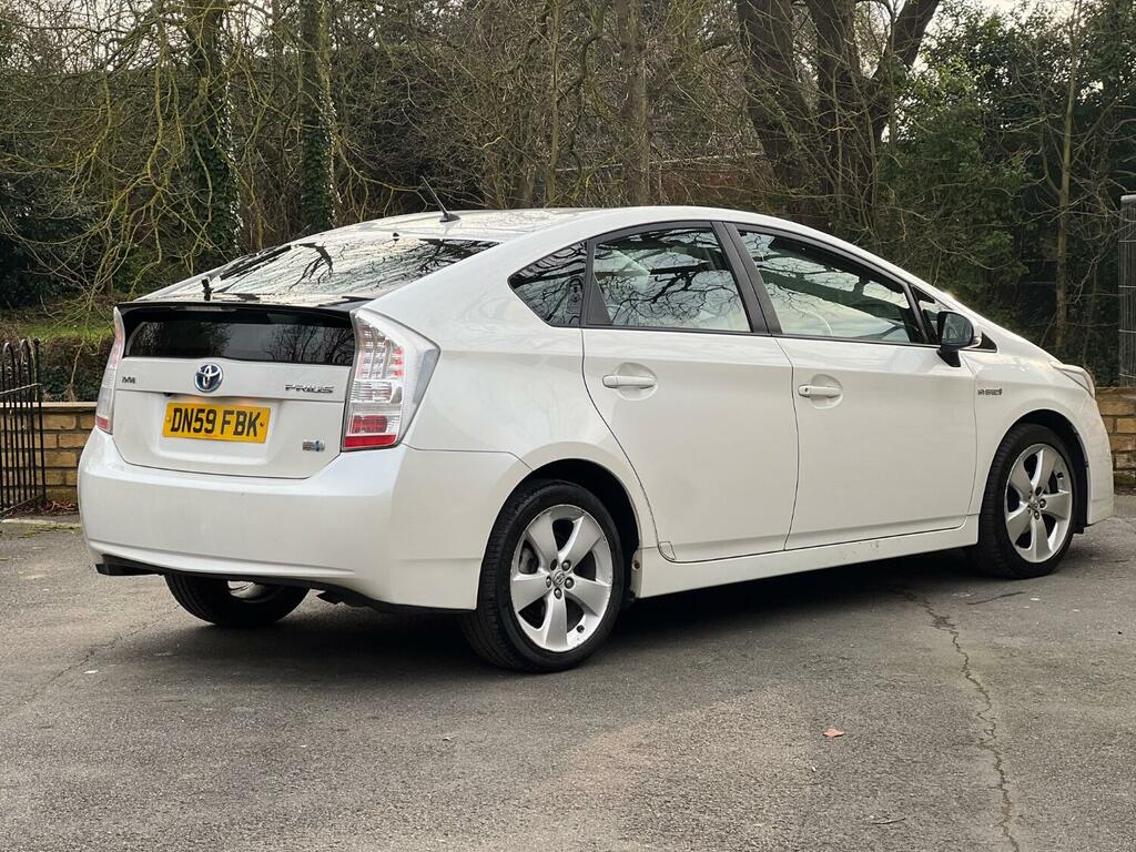 Toyota Prius Hatchback 1.8 Vvt-h T Spirit 2010 White #3