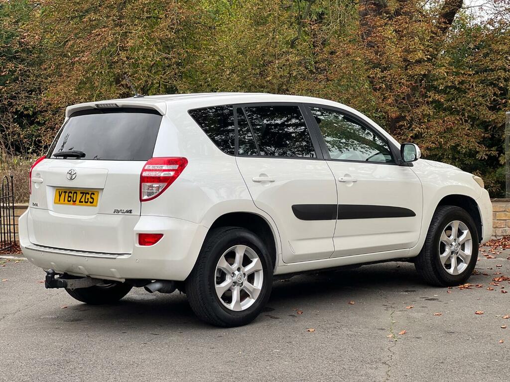 Toyota Rav 4 Suv 2.2 D-4d Xt-r 2010 White #3