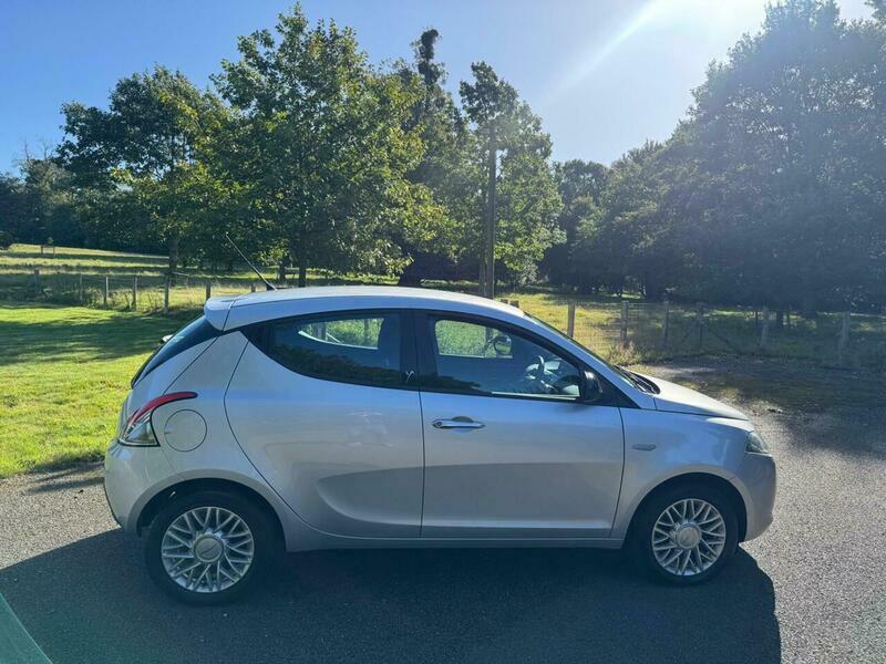 Chrysler Ypsilon Hatchback 1.2 Se Euro 5 Ss 201564 Silver #12