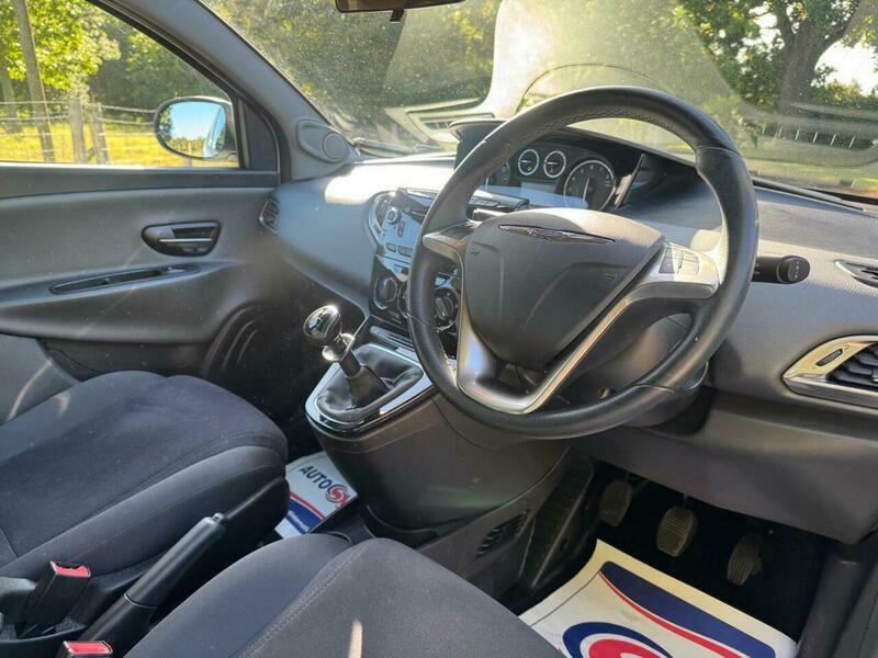 Chrysler Ypsilon Hatchback 1.2 Se Euro 5 Ss 201564 Silver #17