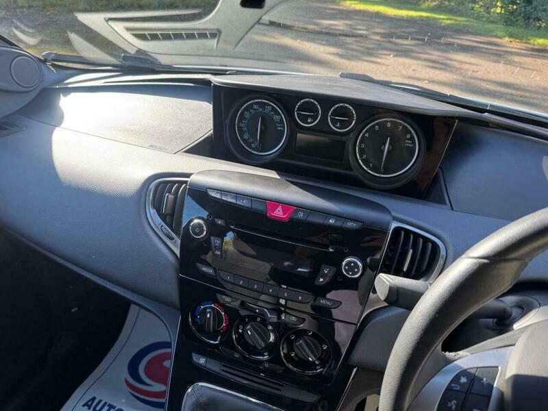 Chrysler Ypsilon Hatchback 1.2 Se Euro 5 Ss 201564 Silver #23
