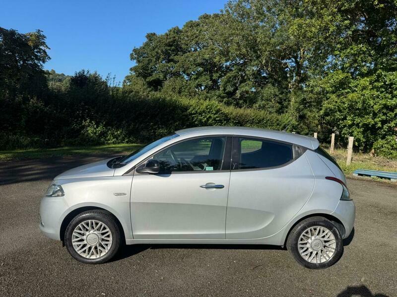 Chrysler Ypsilon Hatchback 1.2 Se Euro 5 Ss 201564 Silver #2
